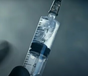 Лечение зависимости от тропикамида в Чебаркуле Шприц с жидкостью